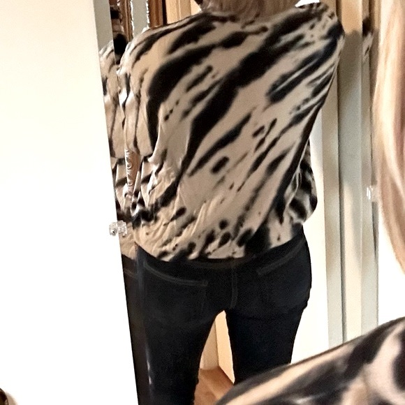 Young Fabulous & Broke Tie Dye Sweatshirt Size M Blue Cream EUC - Picture 11 of 14